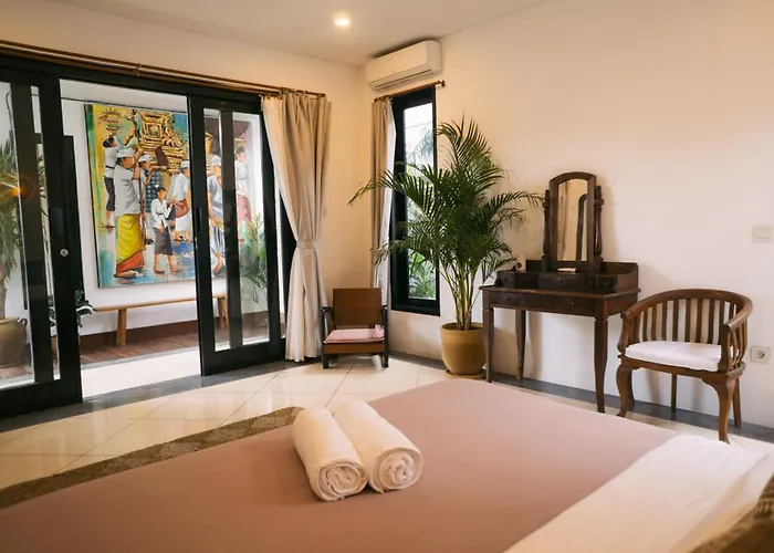 Splendid 3 Bedroom With Large Pool And Garden