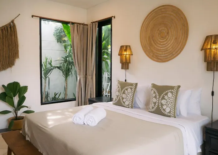 Splendid 3 Bedroom With Large Pool And Garden *