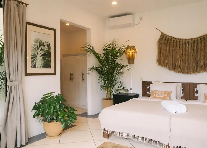 Splendid 3 Bedroom With Large Pool And Garden 别墅 *