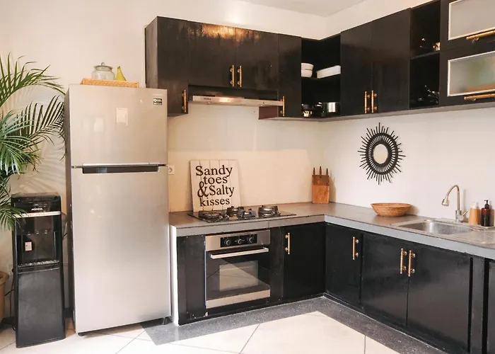 Splendid 3 Bedroom With Large Pool And Garden