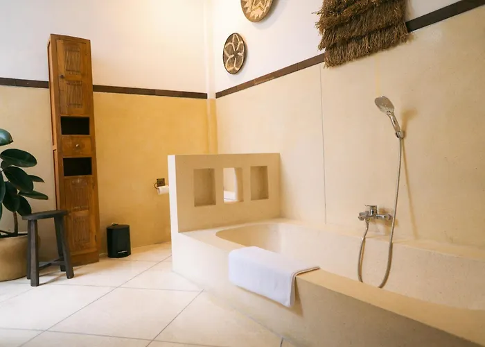 别墅 Splendid 3 Bedroom With Large Pool And Garden *