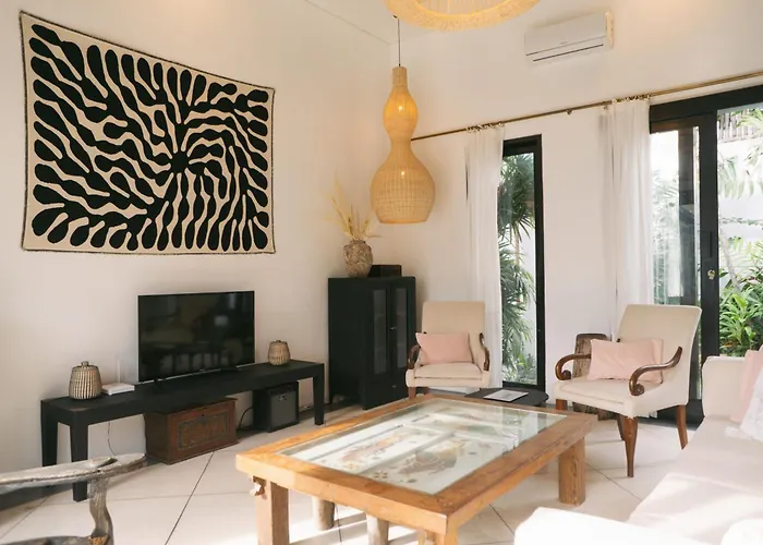 Splendid 3 Bedroom With Large Pool And Garden 别墅